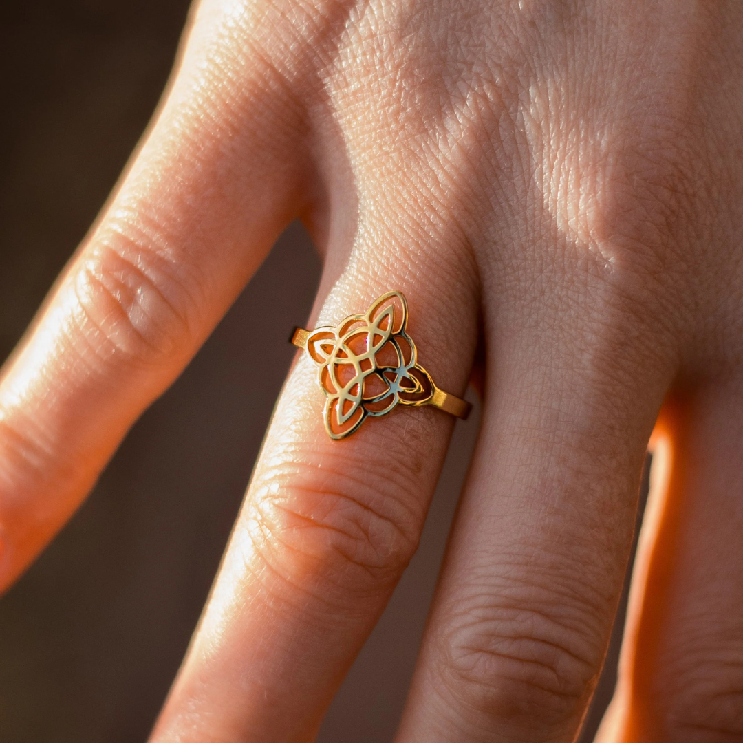 “Eternal Protection” Witch’s Knot Ring