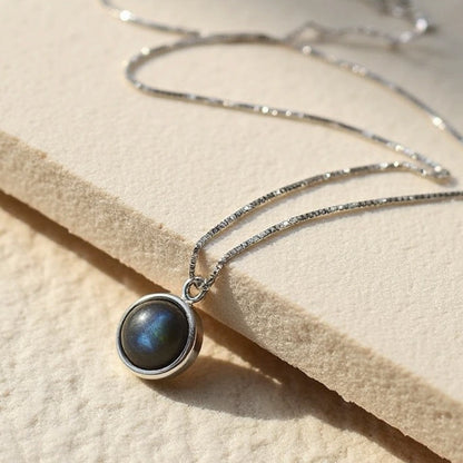 “Fine Pearl” Pendant in Labradorite