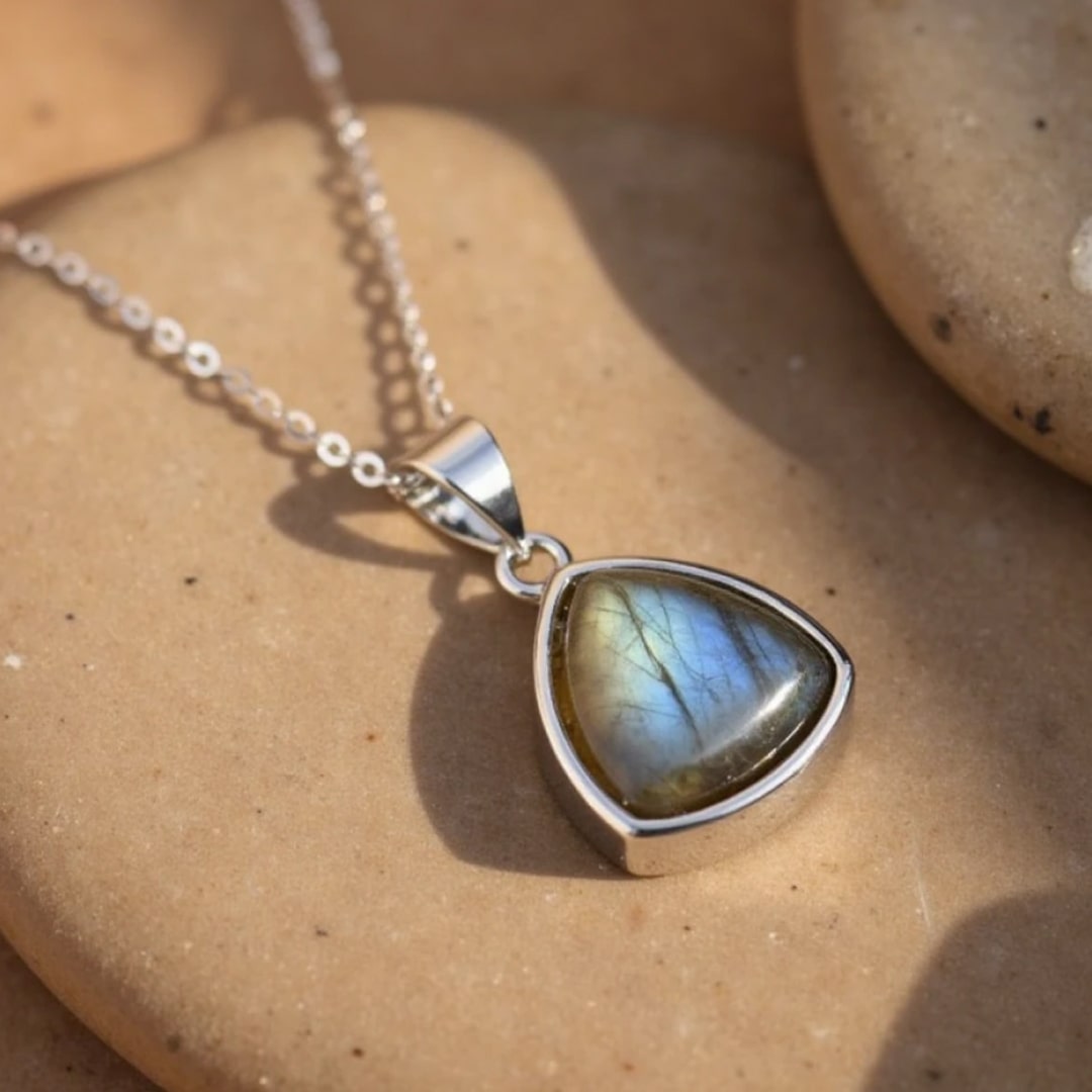 “Aura Protector” Pendant in Labradorite